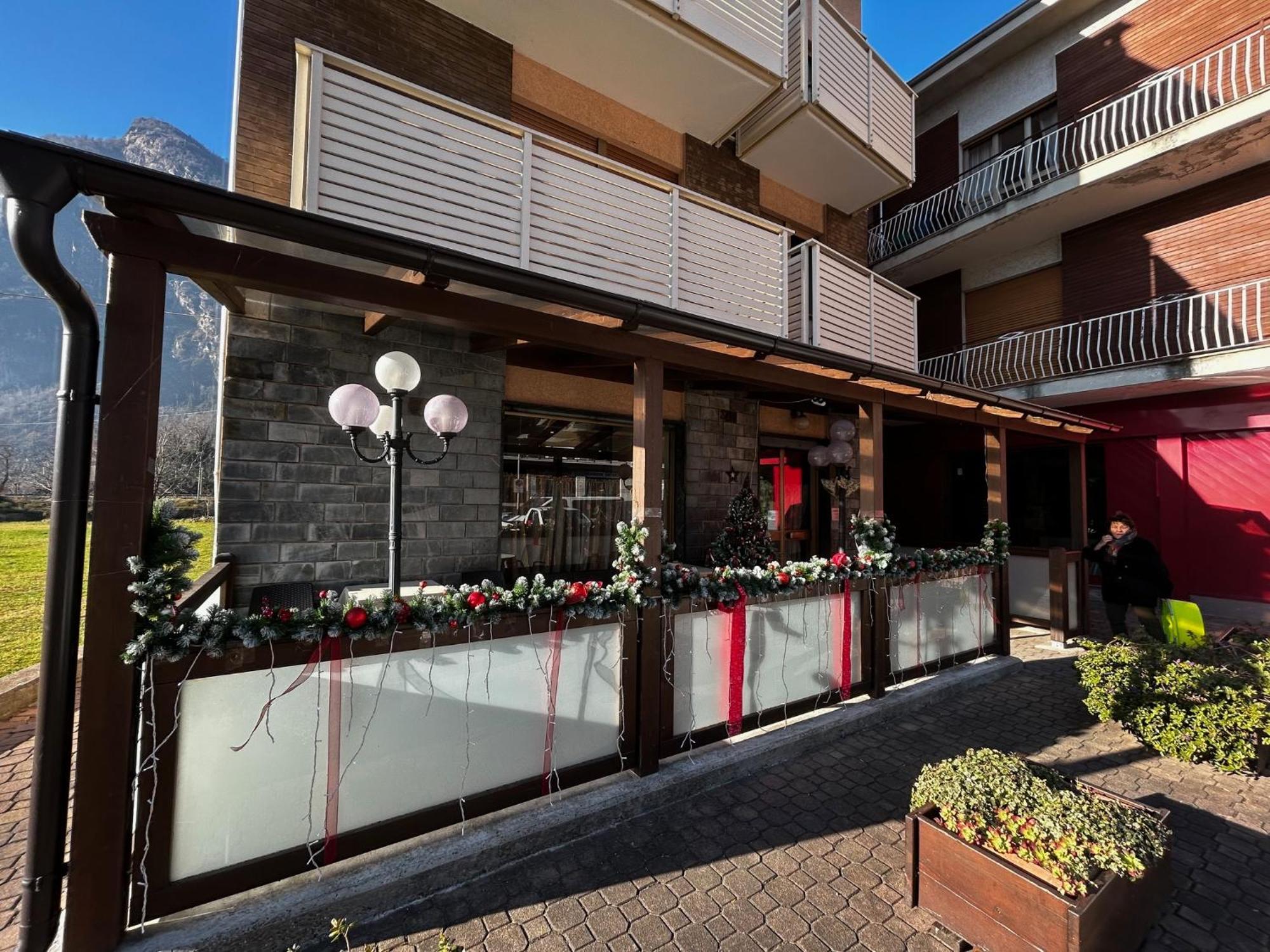 Albergo Carla Пон-Сен-Мартен Экстерьер фото